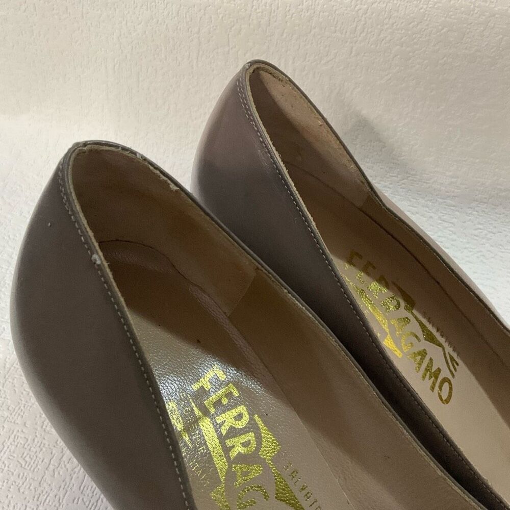 Salvatore Ferragamo 1129 Women 7,5 Beige Leather Pump Heel Shoe Career Business - Picture 12 of 13